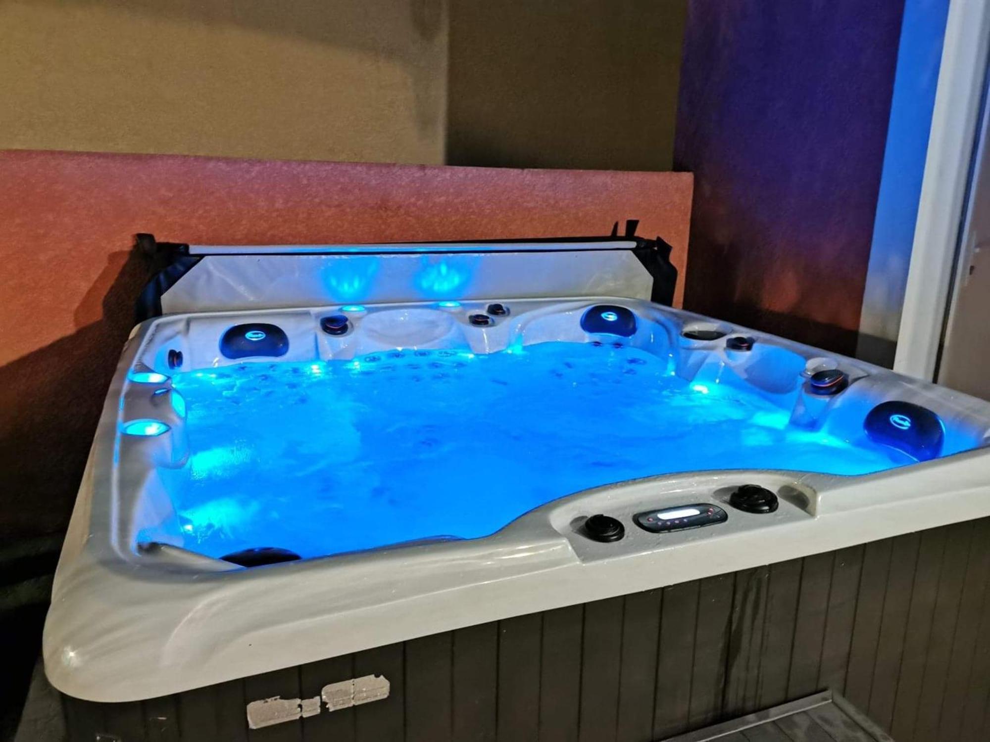 Villa Elegante A Carcassonne Avec Jardin Et Jacuzzi Exterior foto